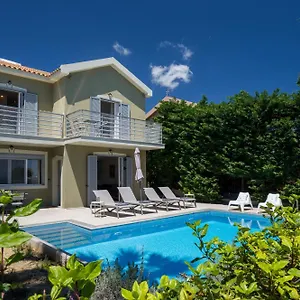  Villa Beachfront Alexandra